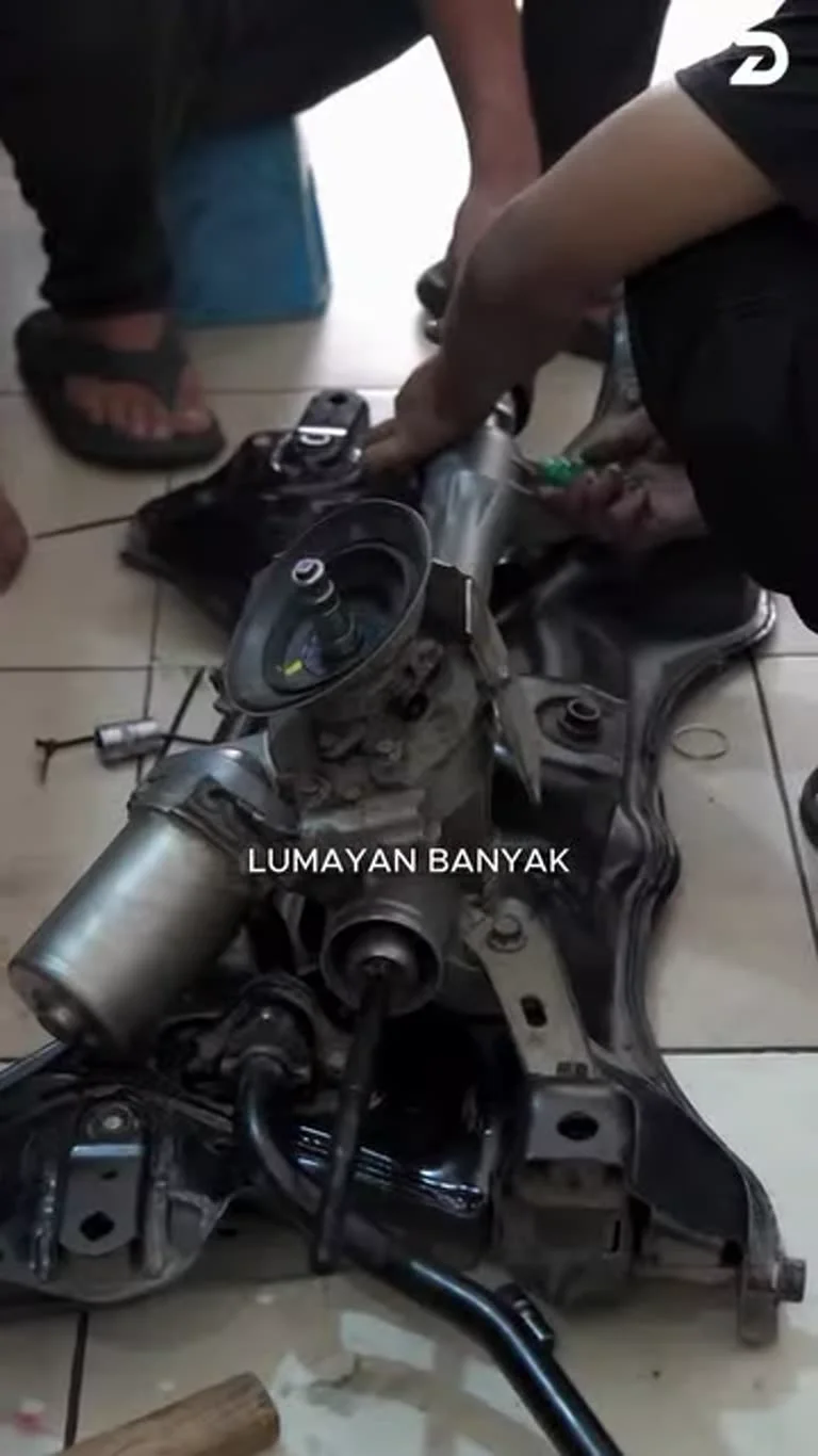 Komponen kaki-kaki Honda Mobilio dalam dokumentasi perbaikan Bengkel Dad